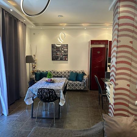 アテネRenovated Flat With Acropolis Viewアパートメント エクステリア 写真